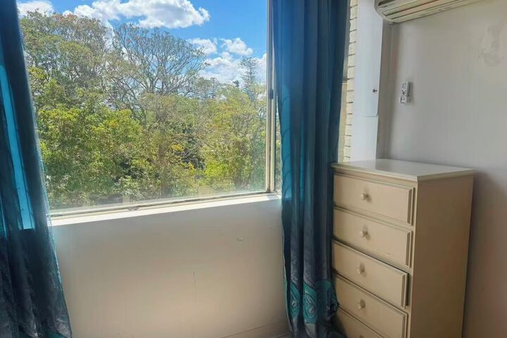 Room 13 of 27