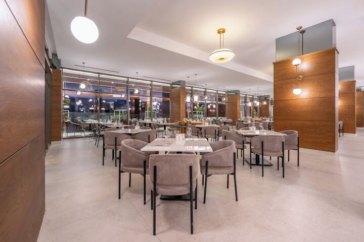 Dining 70 of 137