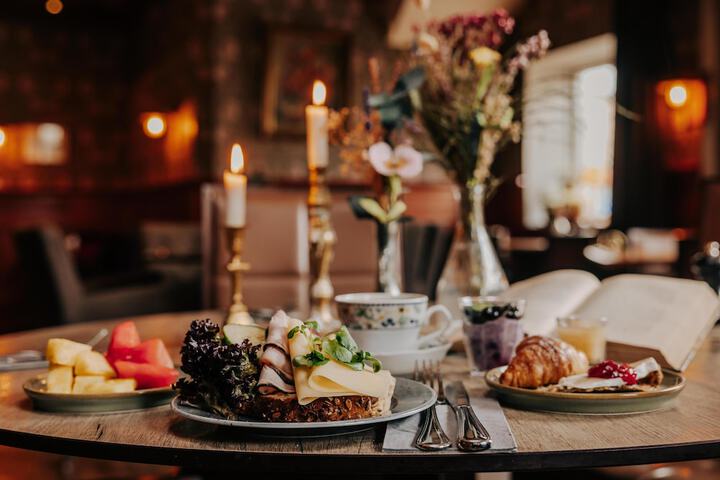 Breakfast/Coffee Service 142 of 187