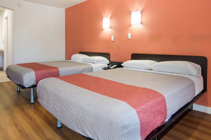 Double Deluxe King Bed (8 of 12)