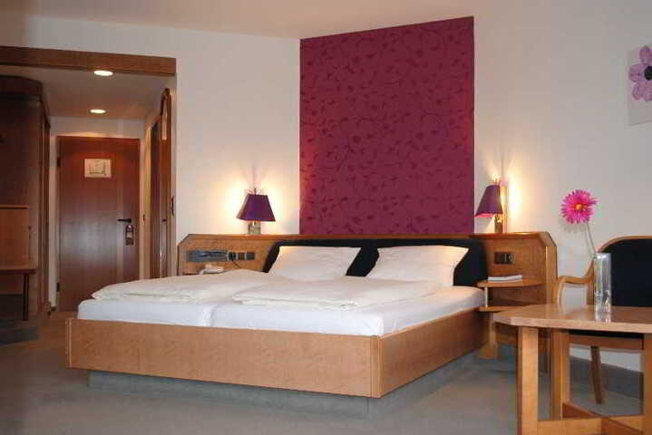 Room 7 of 10