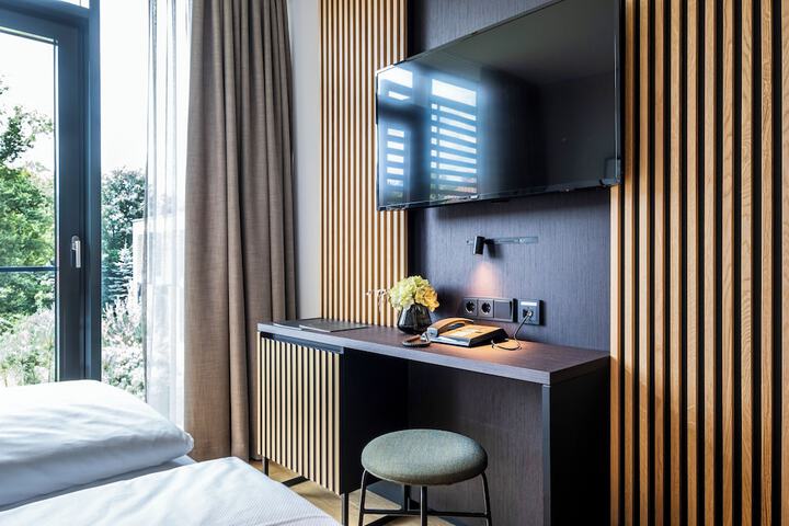 Room 9 of 34