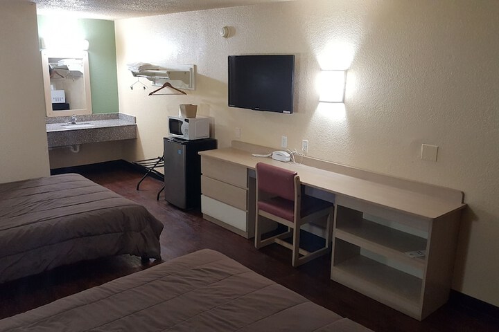 2 Double Beds (3 of 5)