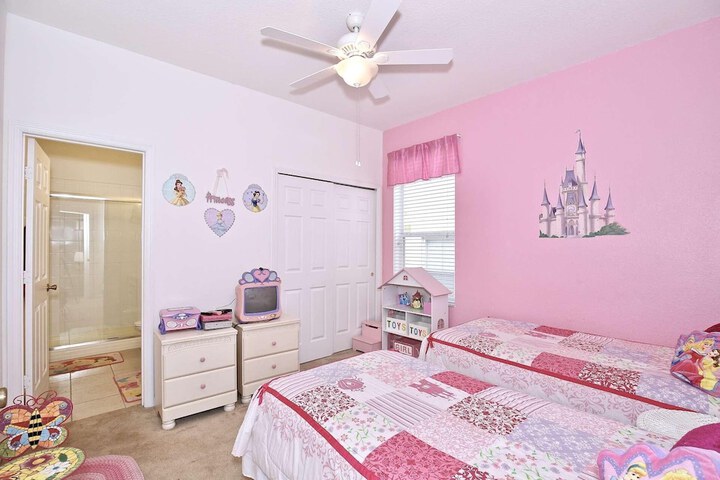 Room 9 of 50