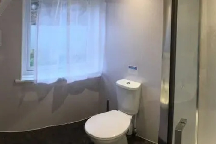 Room 8 of 12