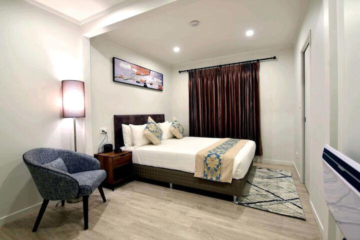 Room 6 of 82