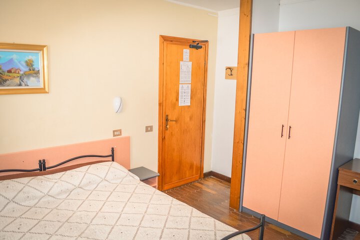 Room 42 of 94