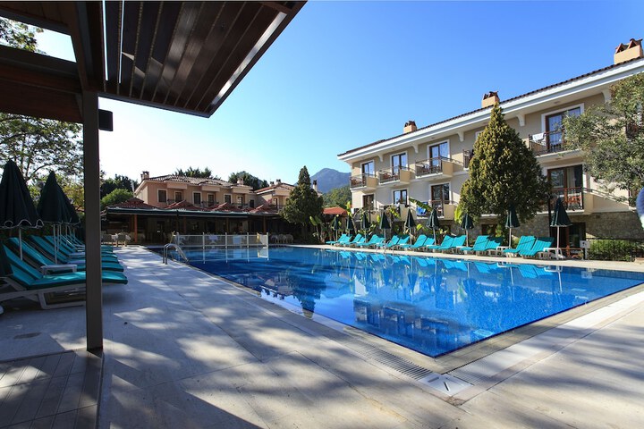 Pools & Facilities