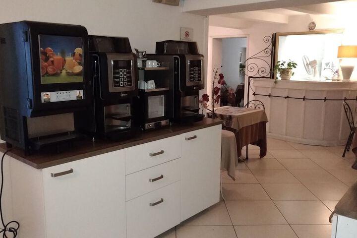 Breakfast/Coffee Service 38 of 49