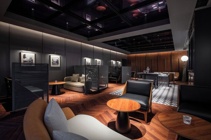 Lounge 63 of 70