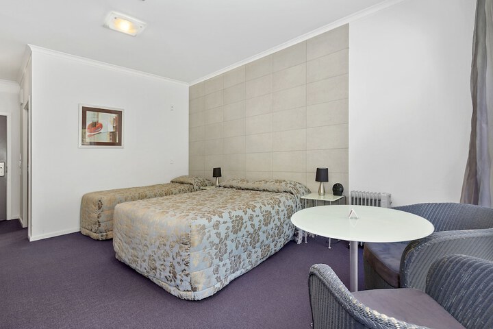 Room 8 of 86