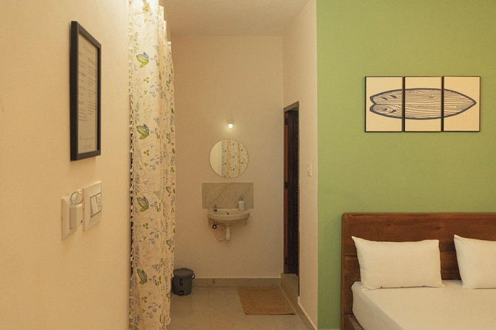 Room 3 of 33