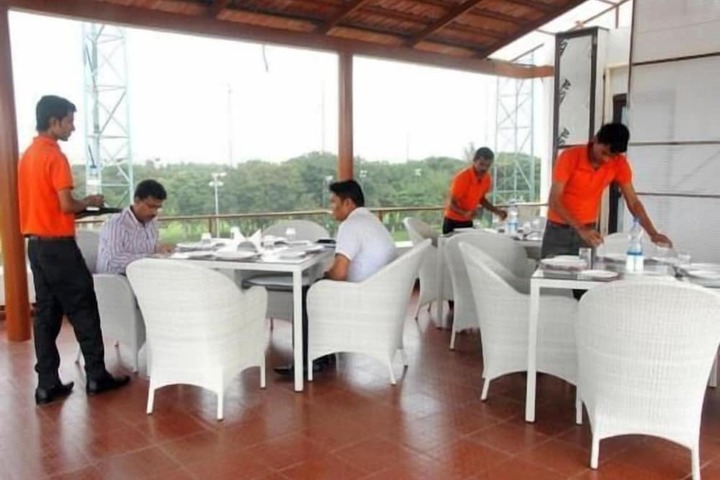 Dining 12 of 13
