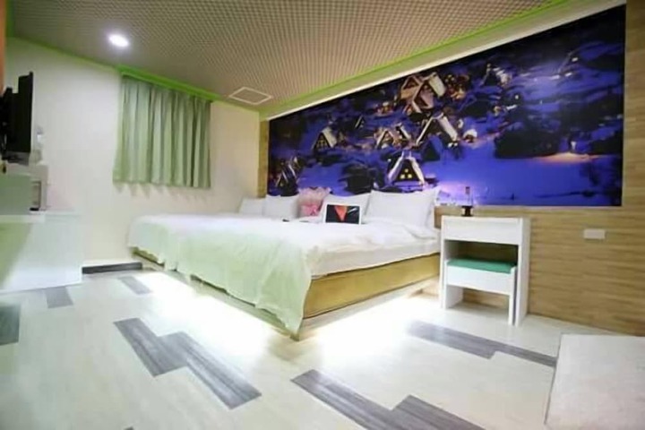 Room 4 of 14