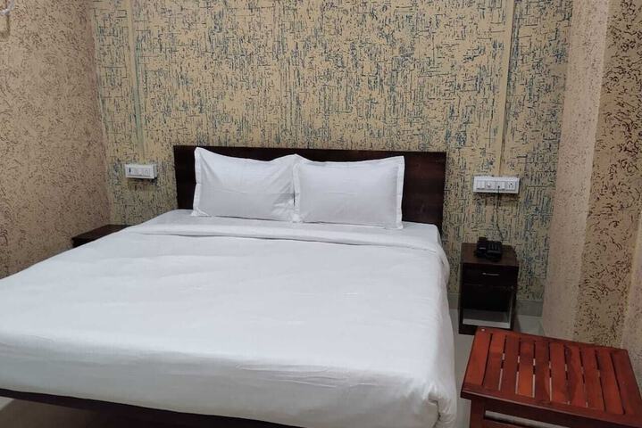 Room 3 of 26