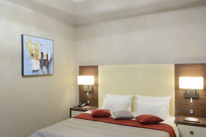 Room 30 of 61