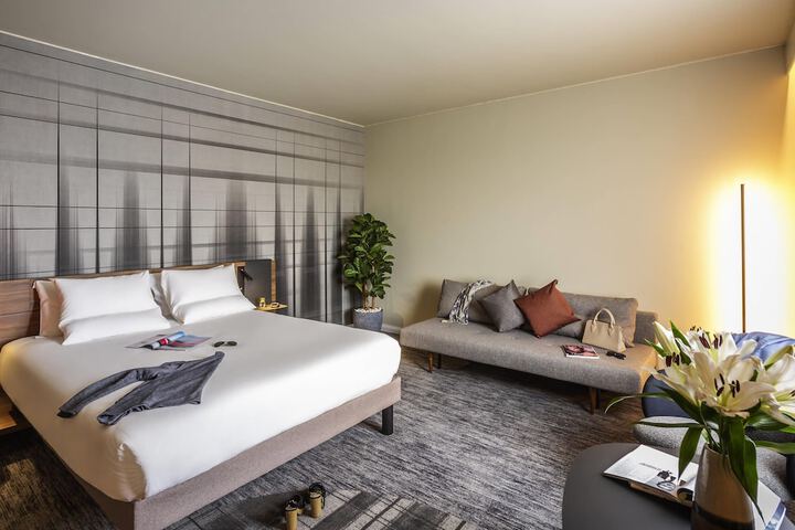 Room 3 of 75