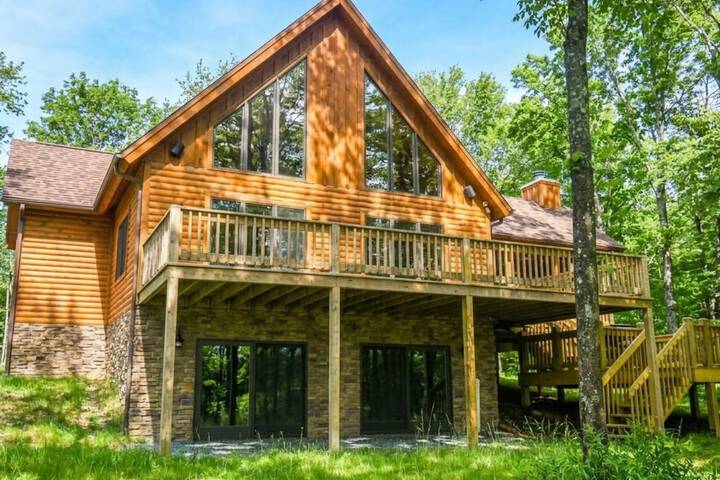 Maple Manor by Taylor Made Deep Creek