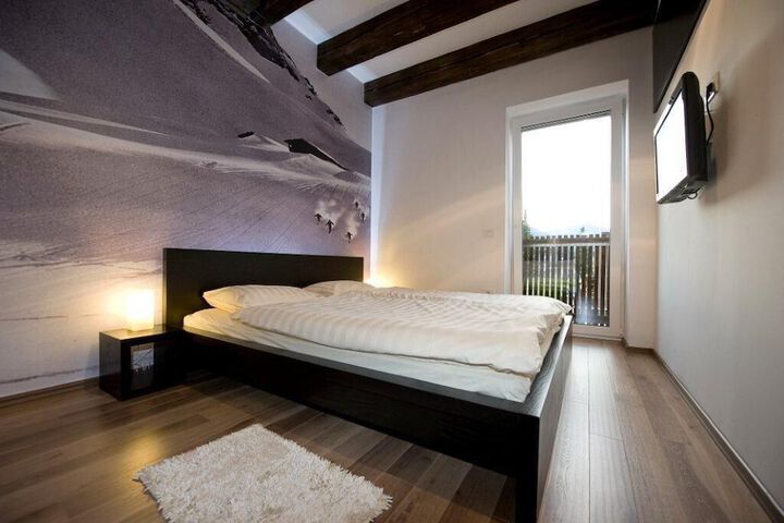 Room 4 of 42
