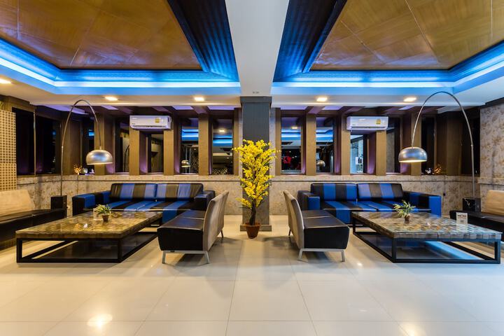 Entrance & Lobby