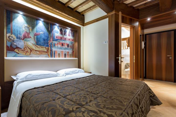 Room 44 of 93