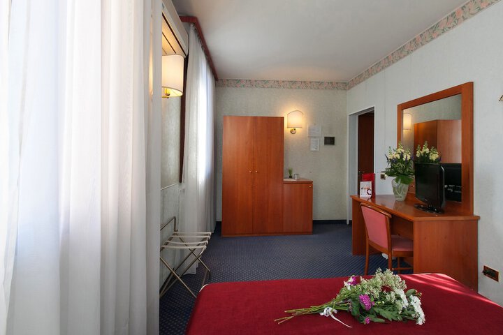 Room 15 of 41