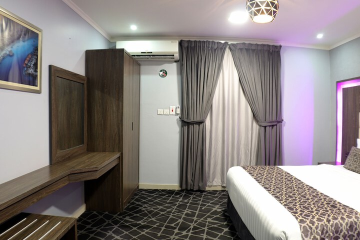Room 27 of 66