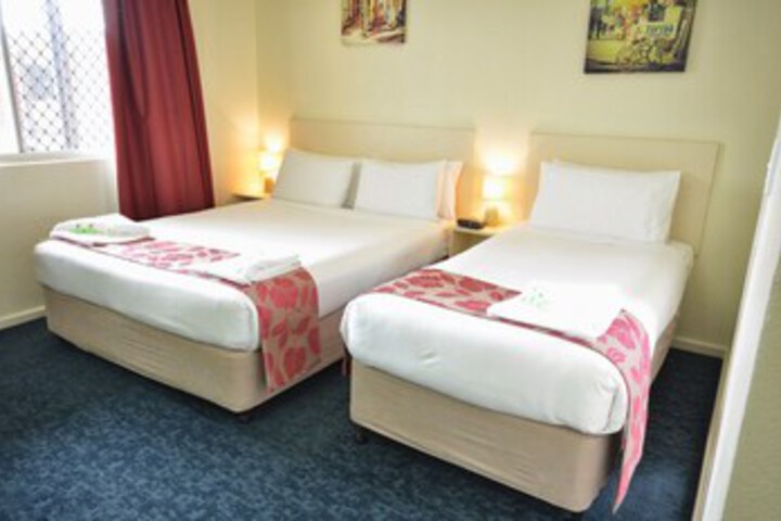 Room 25 of 102