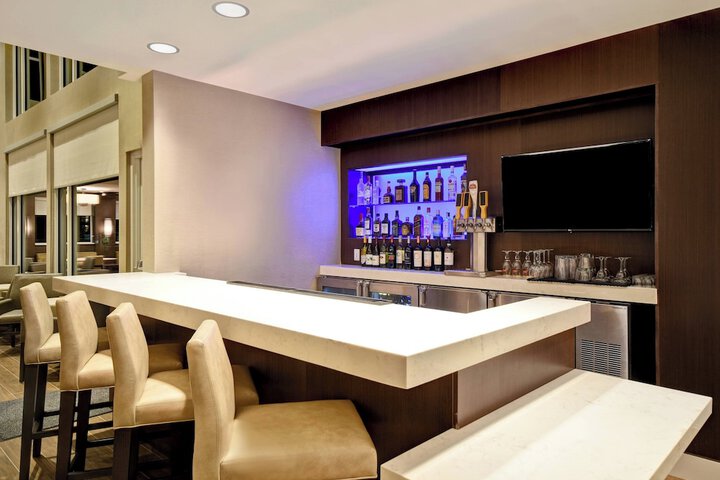 Lobby lounge