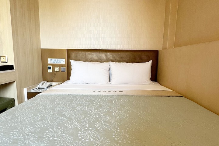 Room 28 of 100