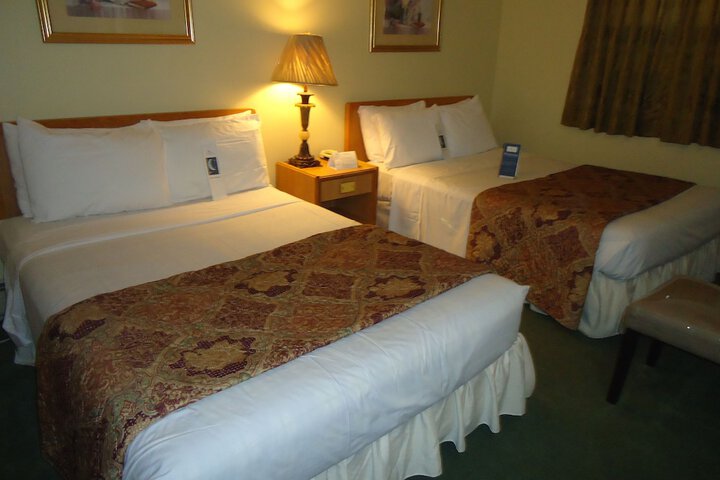 Double Deluxe 2 Queen Beds (3 of 4)