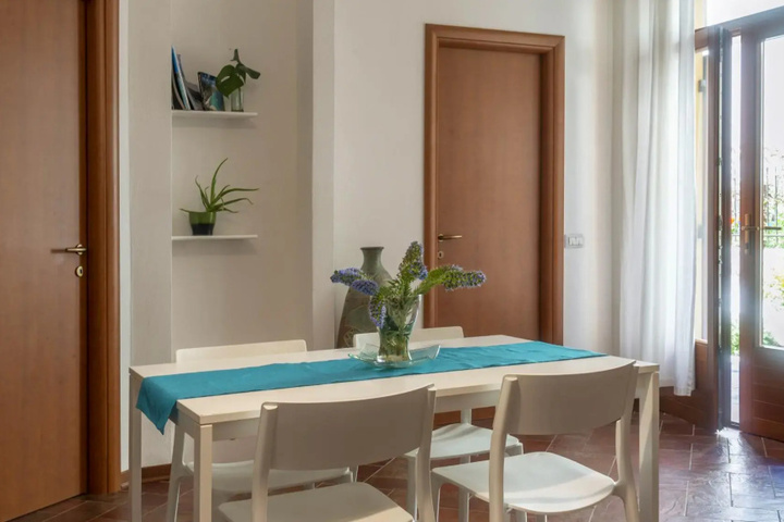 Room 4 of 16