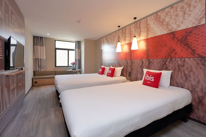 Room 15 of 46