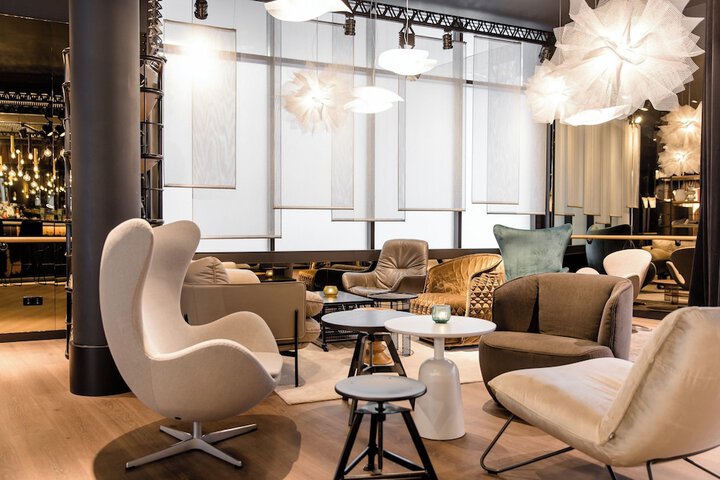 Lounge 20 of 28