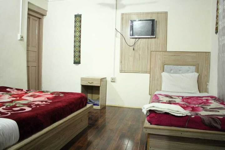 Room 7 of 18