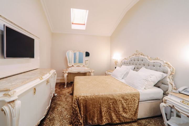 Room 17 of 32