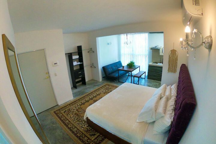 Room 7 of 18