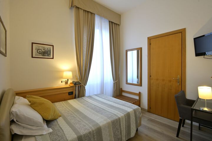 Room 9 of 29