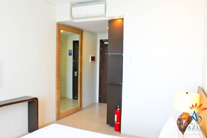 Room 13 of 33
