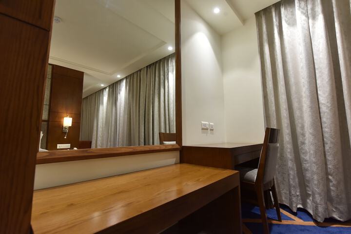 Room 3 of 37