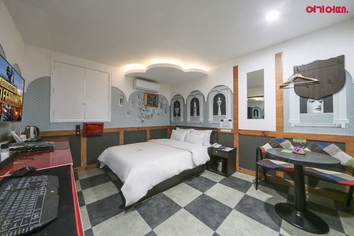 Room 33 of 55