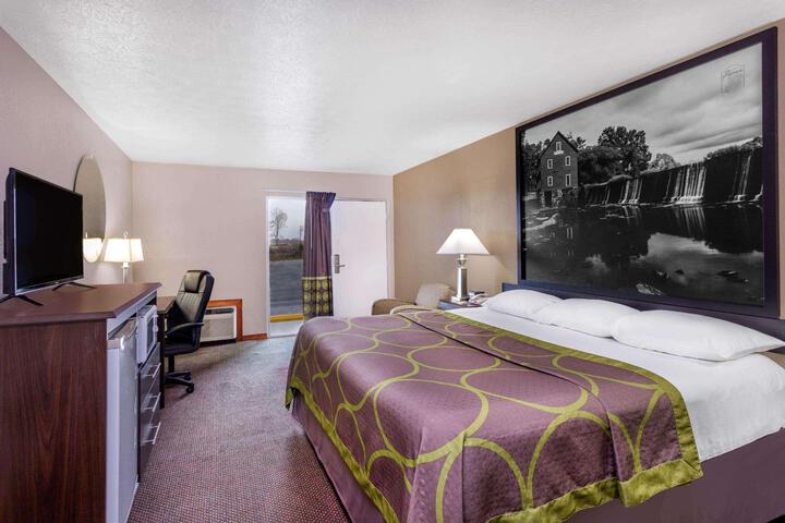 1 King Bed (4 of 13)