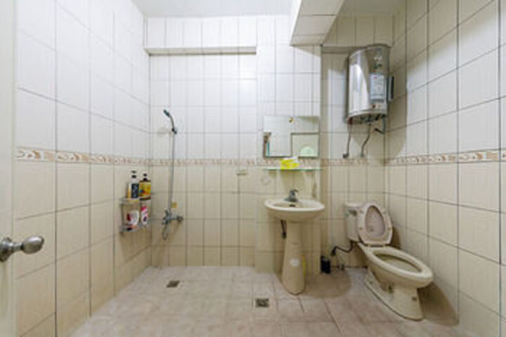 Room 4 of 51