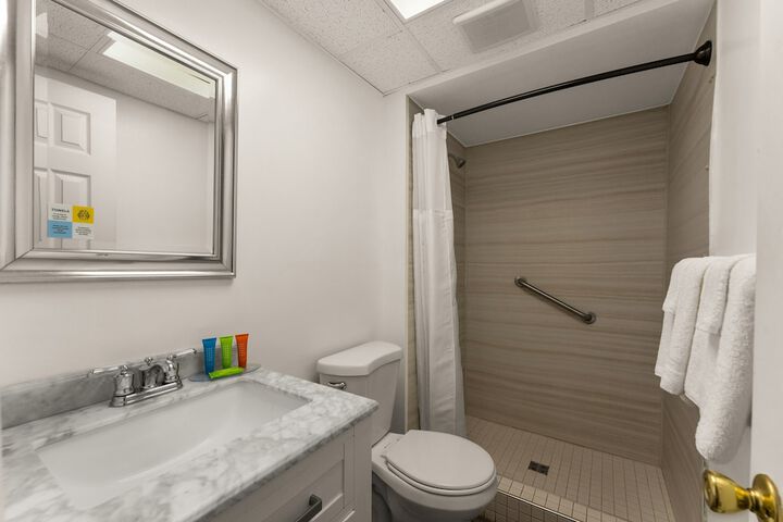 Atlantic King Bed Side Ocean View (17 of 18)