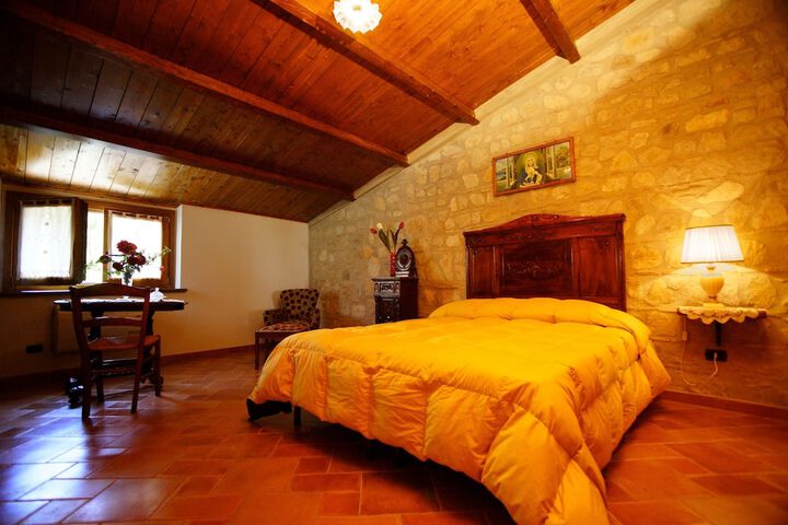 Room 2 of 27