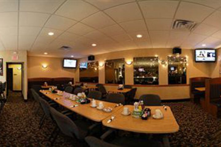 Lounge 33 of 75