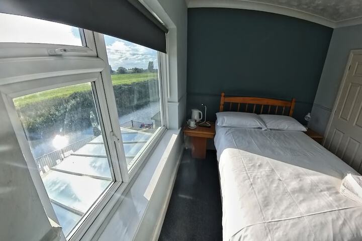 Room 6 of 24