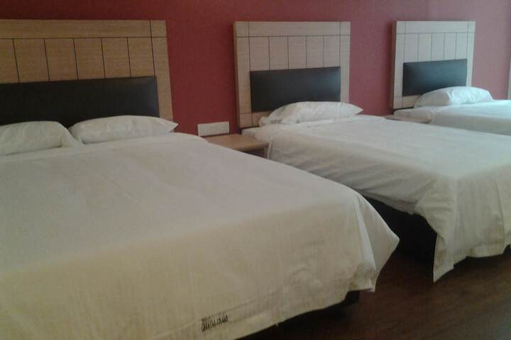 Room 13 of 34
