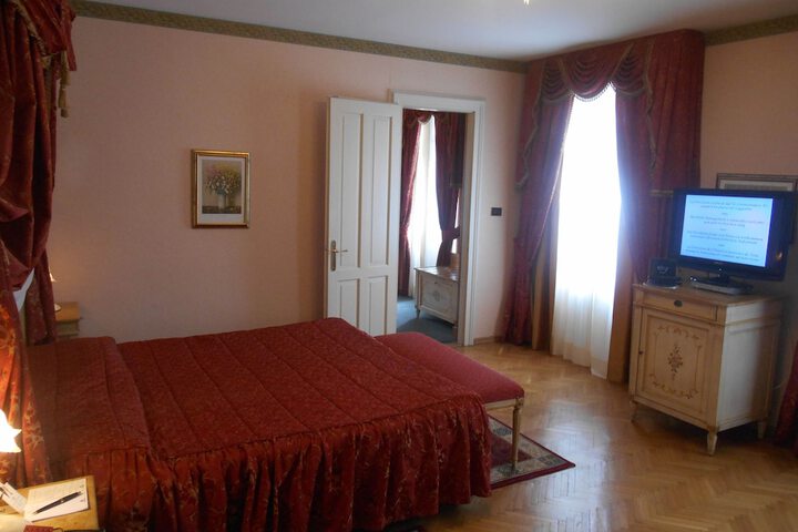 Room 25 of 161