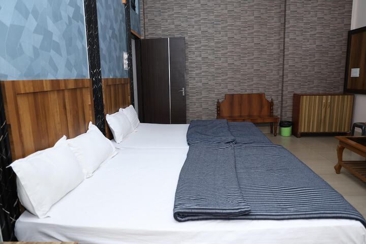 Room 16 of 20